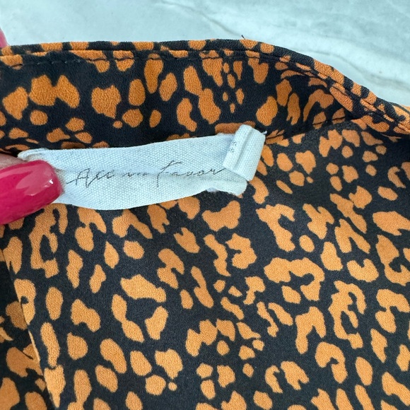 Beautiful ‘All in Favor’ blouse - Picture 2 of 5